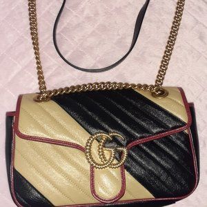 ❤️ Authentic Gucci Marmont Shoulder Purse with the double G Monogram RFID